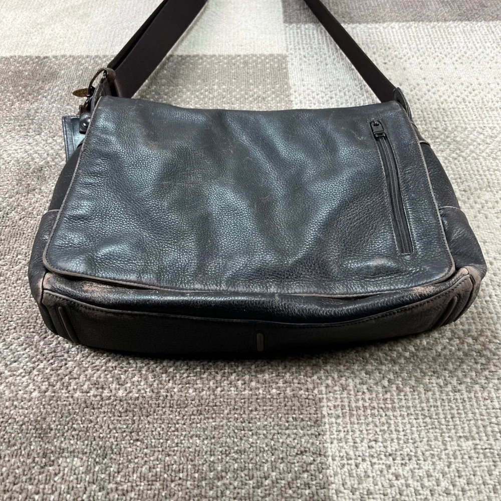 Tumi 96971BHR Brown Distressed Leather Messenger Crossbody Bag Mens Work Travel
